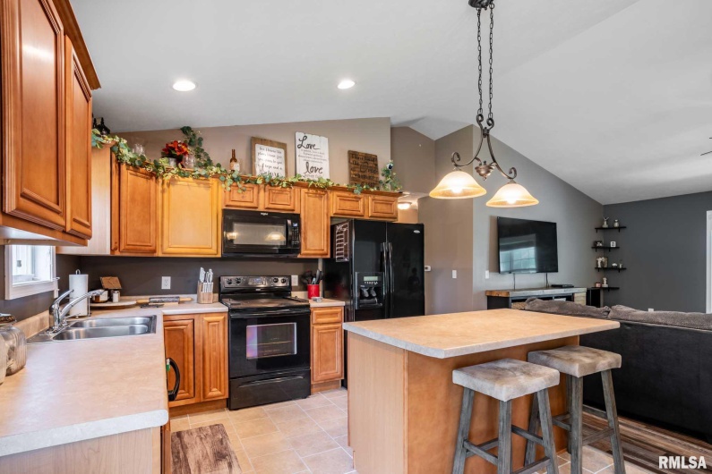1807 CHERRY Street, Herrin, Illinois 62948, 3 Bedrooms Bedrooms, 0 ,2 BathroomsBathrooms,Residential,For Sale,CHERRY,0,RMAEB458803