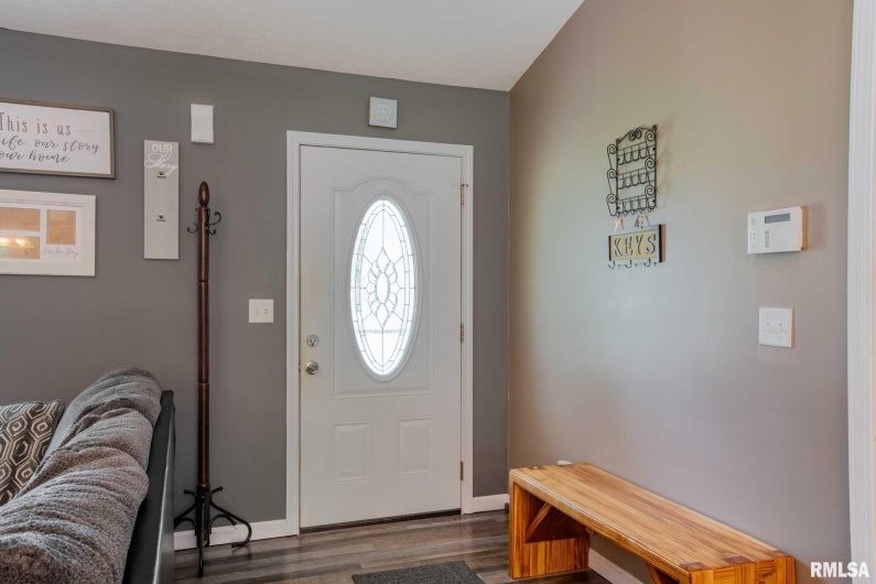 1807 CHERRY Street, Herrin, Illinois 62948, 3 Bedrooms Bedrooms, 0 ,2 BathroomsBathrooms,Residential,For Sale,CHERRY,0,RMAEB458803