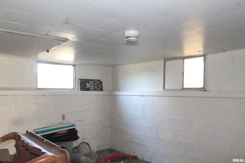 407 Beveridge Street, Carbondale, Illinois 62901, 2 Bedrooms Bedrooms, 0 ,1 BathroomBathrooms,Residential,For Sale,Beveridge,0,RMAEB458806