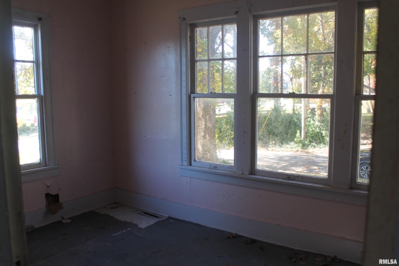 407 Beveridge Street, Carbondale, Illinois 62901, 2 Bedrooms Bedrooms, 0 ,1 BathroomBathrooms,Residential,For Sale,Beveridge,0,RMAEB458806