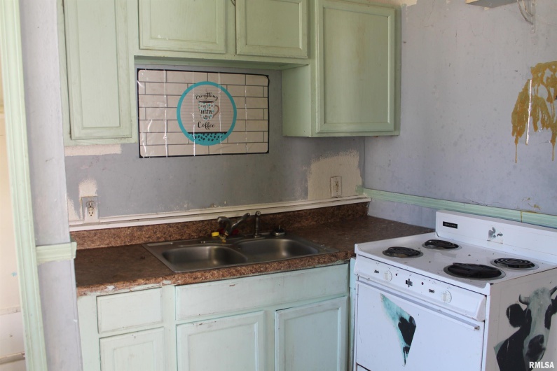 407 Beveridge Street, Carbondale, Illinois 62901, 2 Bedrooms Bedrooms, 0 ,1 BathroomBathrooms,Residential,For Sale,Beveridge,0,RMAEB458806