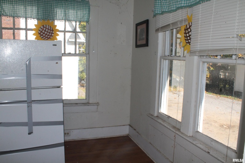 407 Beveridge Street, Carbondale, Illinois 62901, 2 Bedrooms Bedrooms, 0 ,1 BathroomBathrooms,Residential,For Sale,Beveridge,0,RMAEB458806