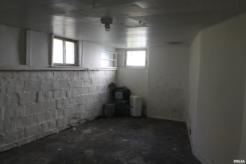 407 Beveridge Street, Carbondale, Illinois 62901, 2 Bedrooms Bedrooms, 0 ,1 BathroomBathrooms,Residential,For Sale,Beveridge,0,RMAEB458806