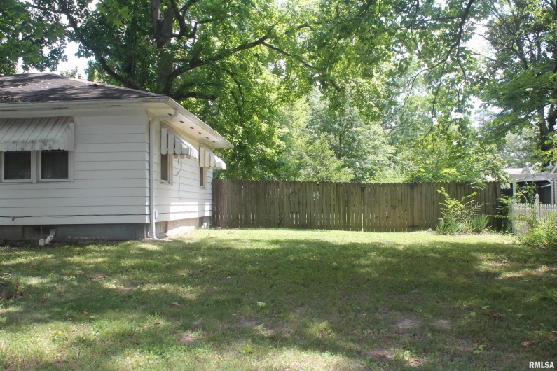 903 CARTER Street, Carbondale, Illinois 62901, 2 Bedrooms Bedrooms, 0 ,1 BathroomBathrooms,Residential,For Sale,CARTER,0,RMAEB458809