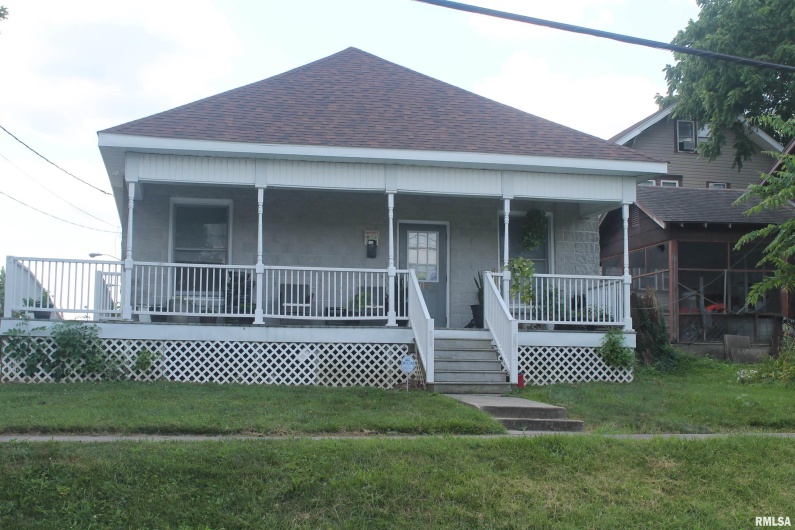205 CHERRY Street, Carbondale, Illinois 62901, 3 Bedrooms Bedrooms, 0 ,1 BathroomBathrooms,Residential,For Sale,CHERRY,0,RMAEB458811