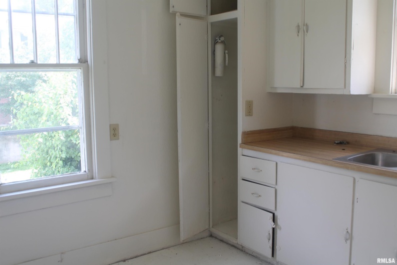 505 CHERRY Street, Carbondale, Illinois 62901, 2 Bedrooms Bedrooms, 0 ,1 BathroomBathrooms,Residential,For Sale,CHERRY,0,RMAEB458812