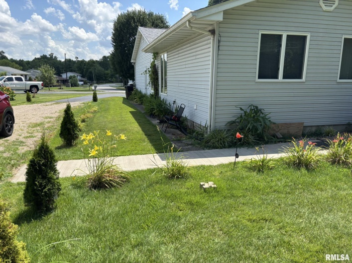 304 Lingale Avenue, Marion, Illinois 62959, 3 Bedrooms Bedrooms, 0 ,3 BathroomsBathrooms,Residential,For Sale,Lingale,0,RMAEB458813