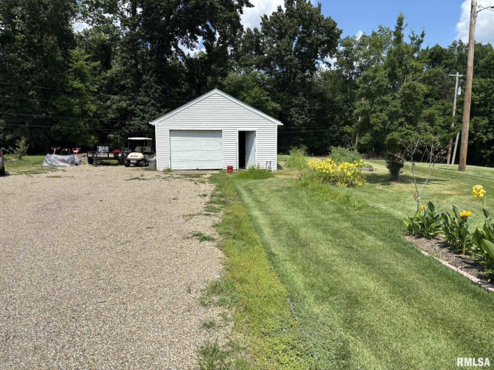 304 Lingale Avenue, Marion, Illinois 62959, 3 Bedrooms Bedrooms, 0 ,3 BathroomsBathrooms,Residential,For Sale,Lingale,0,RMAEB458813