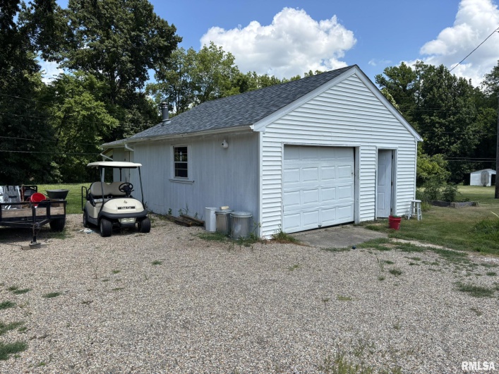 304 Lingale Avenue, Marion, Illinois 62959, 3 Bedrooms Bedrooms, 0 ,3 BathroomsBathrooms,Residential,For Sale,Lingale,0,RMAEB458813
