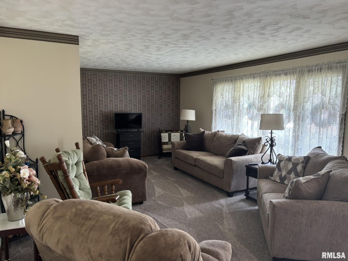 304 Lingale Avenue, Marion, Illinois 62959, 3 Bedrooms Bedrooms, 0 ,3 BathroomsBathrooms,Residential,For Sale,Lingale,0,RMAEB458813