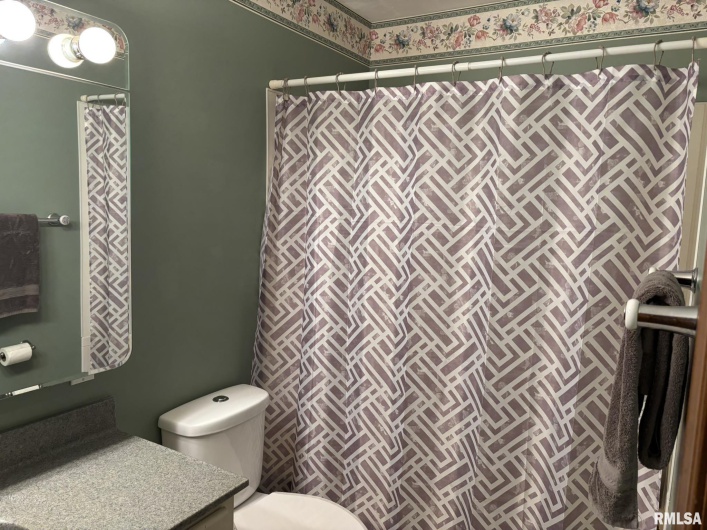304 Lingale Avenue, Marion, Illinois 62959, 3 Bedrooms Bedrooms, 0 ,3 BathroomsBathrooms,Residential,For Sale,Lingale,0,RMAEB458813