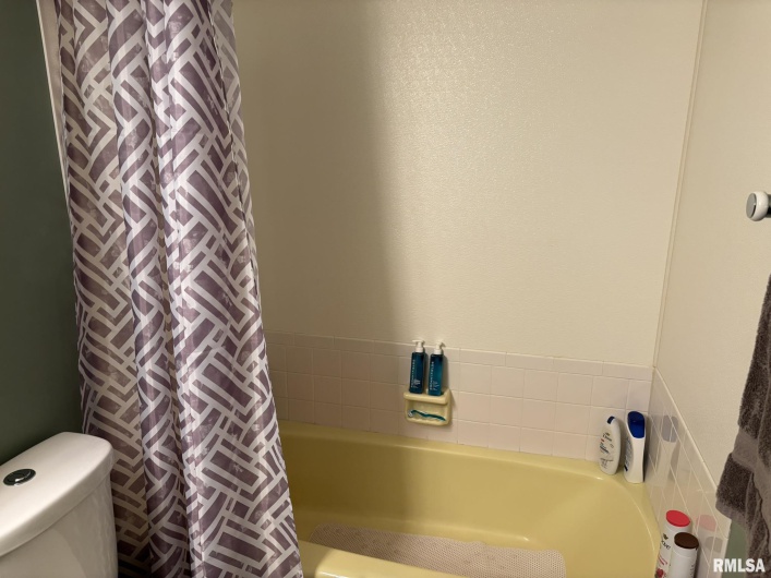 304 Lingale Avenue, Marion, Illinois 62959, 3 Bedrooms Bedrooms, 0 ,3 BathroomsBathrooms,Residential,For Sale,Lingale,0,RMAEB458813