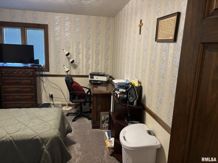 304 Lingale Avenue, Marion, Illinois 62959, 3 Bedrooms Bedrooms, 0 ,3 BathroomsBathrooms,Residential,For Sale,Lingale,0,RMAEB458813