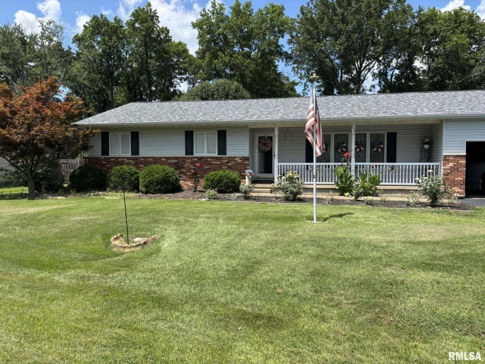 304 Lingale Avenue, Marion, Illinois 62959, 3 Bedrooms Bedrooms, 0 ,3 BathroomsBathrooms,Residential,For Sale,Lingale,0,RMAEB458813