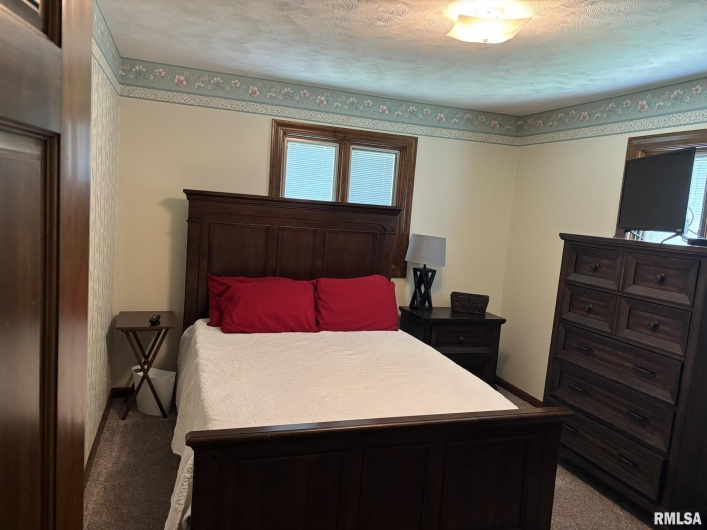 304 Lingale Avenue, Marion, Illinois 62959, 3 Bedrooms Bedrooms, 0 ,3 BathroomsBathrooms,Residential,For Sale,Lingale,0,RMAEB458813