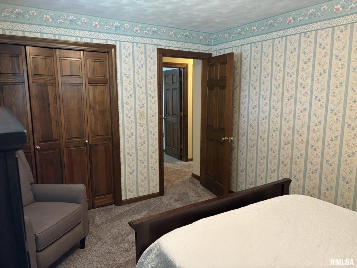 304 Lingale Avenue, Marion, Illinois 62959, 3 Bedrooms Bedrooms, 0 ,3 BathroomsBathrooms,Residential,For Sale,Lingale,0,RMAEB458813