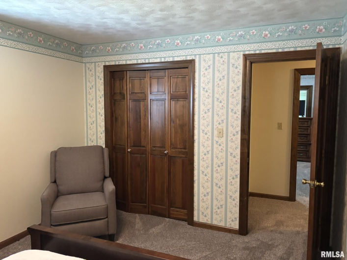 304 Lingale Avenue, Marion, Illinois 62959, 3 Bedrooms Bedrooms, 0 ,3 BathroomsBathrooms,Residential,For Sale,Lingale,0,RMAEB458813