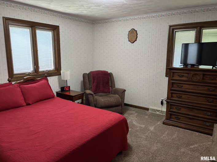 304 Lingale Avenue, Marion, Illinois 62959, 3 Bedrooms Bedrooms, 0 ,3 BathroomsBathrooms,Residential,For Sale,Lingale,0,RMAEB458813