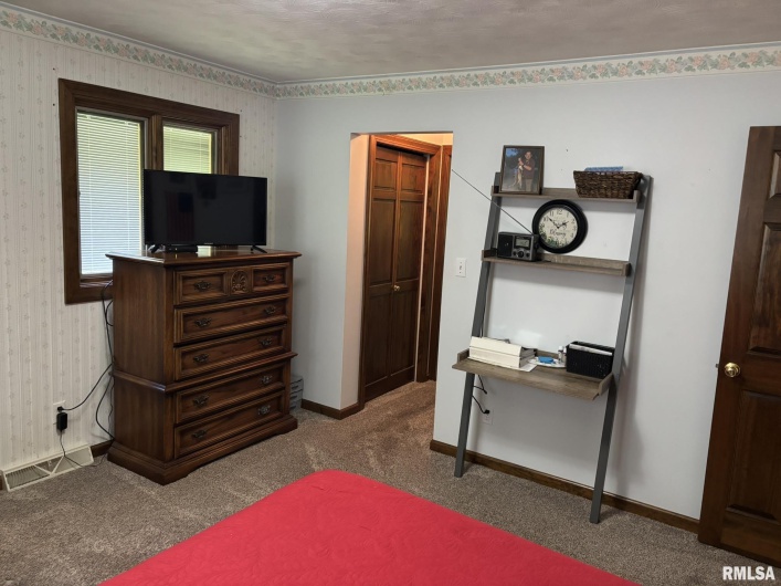 304 Lingale Avenue, Marion, Illinois 62959, 3 Bedrooms Bedrooms, 0 ,3 BathroomsBathrooms,Residential,For Sale,Lingale,0,RMAEB458813