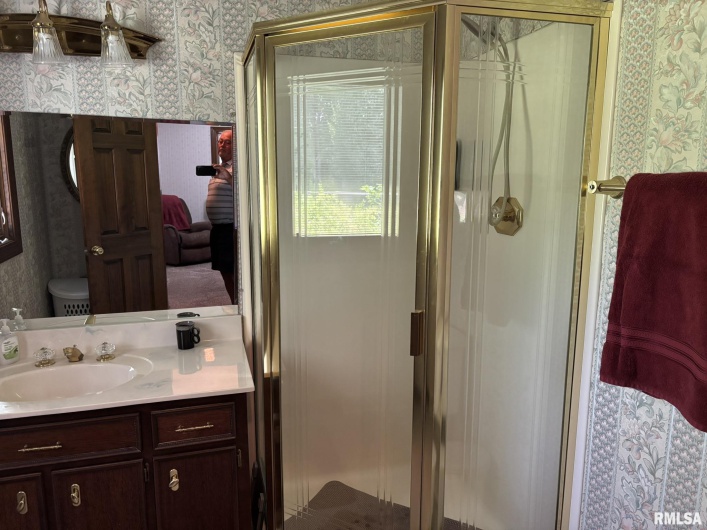 304 Lingale Avenue, Marion, Illinois 62959, 3 Bedrooms Bedrooms, 0 ,3 BathroomsBathrooms,Residential,For Sale,Lingale,0,RMAEB458813