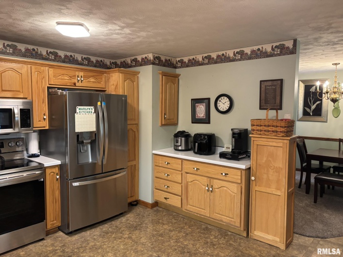 304 Lingale Avenue, Marion, Illinois 62959, 3 Bedrooms Bedrooms, 0 ,3 BathroomsBathrooms,Residential,For Sale,Lingale,0,RMAEB458813