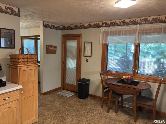304 Lingale Avenue, Marion, Illinois 62959, 3 Bedrooms Bedrooms, 0 ,3 BathroomsBathrooms,Residential,For Sale,Lingale,0,RMAEB458813