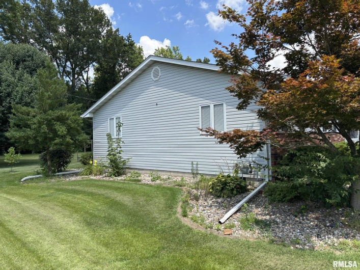 304 Lingale Avenue, Marion, Illinois 62959, 3 Bedrooms Bedrooms, 0 ,3 BathroomsBathrooms,Residential,For Sale,Lingale,0,RMAEB458813