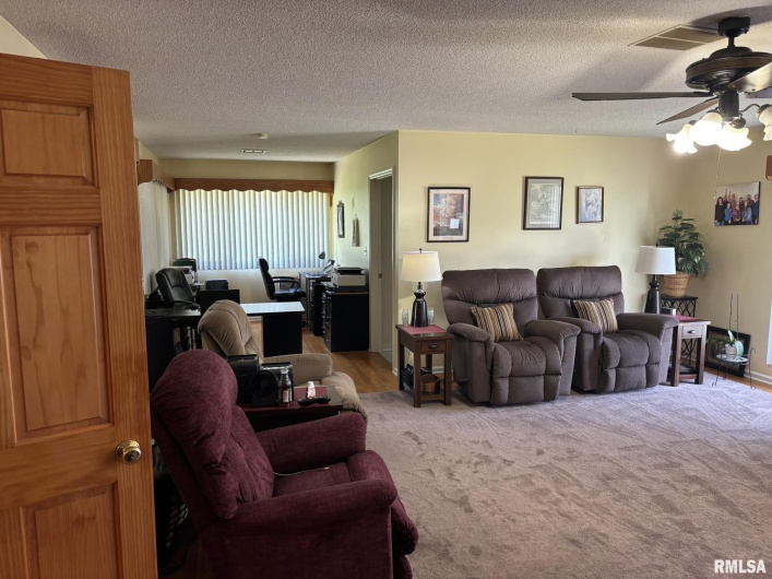 304 Lingale Avenue, Marion, Illinois 62959, 3 Bedrooms Bedrooms, 0 ,3 BathroomsBathrooms,Residential,For Sale,Lingale,0,RMAEB458813
