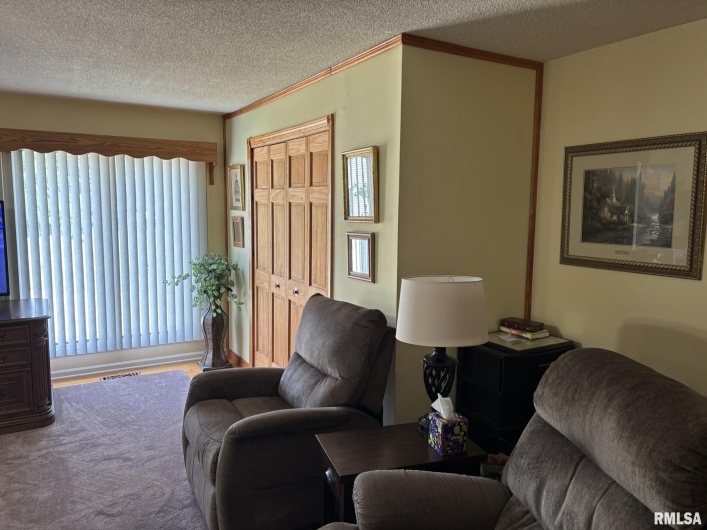 304 Lingale Avenue, Marion, Illinois 62959, 3 Bedrooms Bedrooms, 0 ,3 BathroomsBathrooms,Residential,For Sale,Lingale,0,RMAEB458813