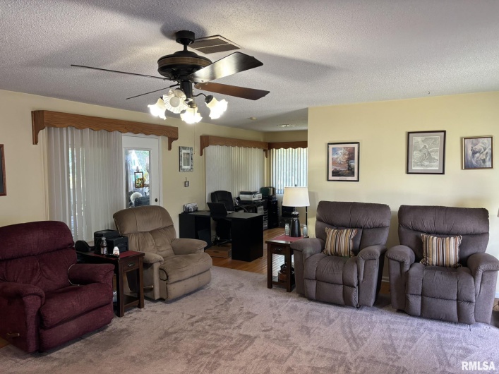 304 Lingale Avenue, Marion, Illinois 62959, 3 Bedrooms Bedrooms, 0 ,3 BathroomsBathrooms,Residential,For Sale,Lingale,0,RMAEB458813