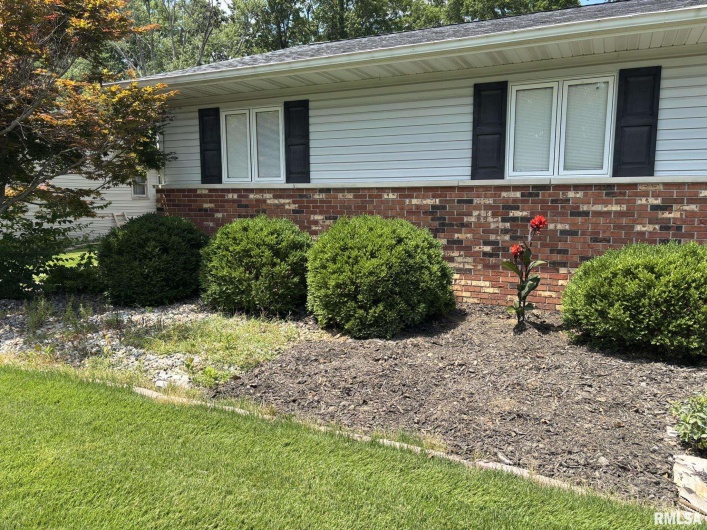304 Lingale Avenue, Marion, Illinois 62959, 3 Bedrooms Bedrooms, 0 ,3 BathroomsBathrooms,Residential,For Sale,Lingale,0,RMAEB458813
