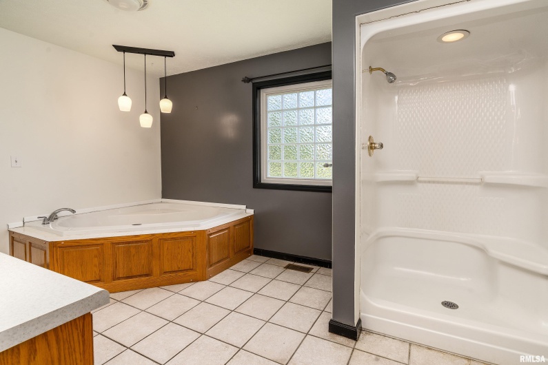 309 EVERGREEN Trail, Herrin, Illinois 62948, 3 Bedrooms Bedrooms, 0 ,2 BathroomsBathrooms,Residential,For Sale,EVERGREEN,0,RMAEB458136