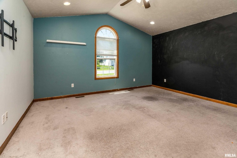 309 EVERGREEN Trail, Herrin, Illinois 62948, 3 Bedrooms Bedrooms, 0 ,2 BathroomsBathrooms,Residential,For Sale,EVERGREEN,0,RMAEB458136