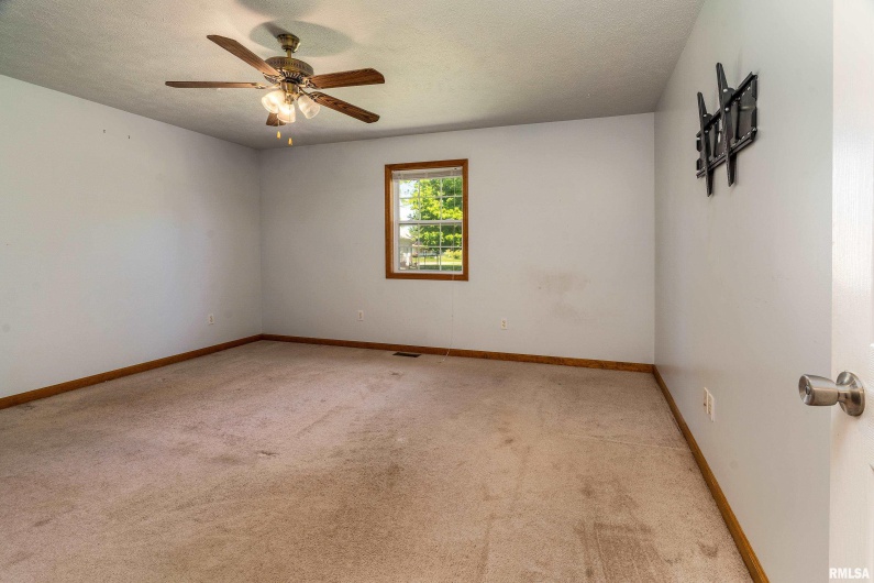 309 EVERGREEN Trail, Herrin, Illinois 62948, 3 Bedrooms Bedrooms, 0 ,2 BathroomsBathrooms,Residential,For Sale,EVERGREEN,0,RMAEB458136