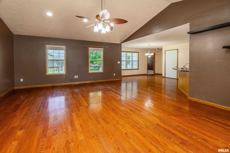309 EVERGREEN Trail, Herrin, Illinois 62948, 3 Bedrooms Bedrooms, 0 ,2 BathroomsBathrooms,Residential,For Sale,EVERGREEN,0,RMAEB458136