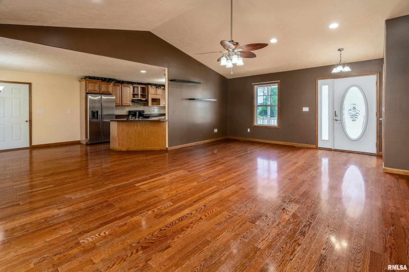 309 EVERGREEN Trail, Herrin, Illinois 62948, 3 Bedrooms Bedrooms, 0 ,2 BathroomsBathrooms,Residential,For Sale,EVERGREEN,0,RMAEB458136