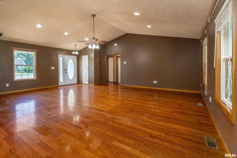 309 EVERGREEN Trail, Herrin, Illinois 62948, 3 Bedrooms Bedrooms, 0 ,2 BathroomsBathrooms,Residential,For Sale,EVERGREEN,0,RMAEB458136