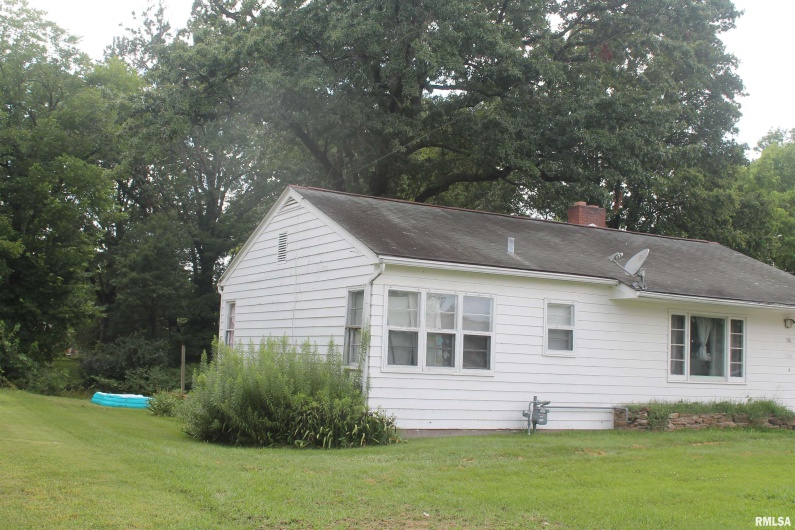 813 JAMES Street, Carbondale, Illinois 62901, 2 Bedrooms Bedrooms, 0 ,1 BathroomBathrooms,Residential,For Sale,JAMES,0,RMAEB458817