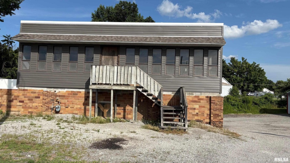 2404 STATE Street, Chester, Illinois 62233, 0 , 0 ,0,Commercial Sale,For Sale,STATE,0,RMAEB458824
