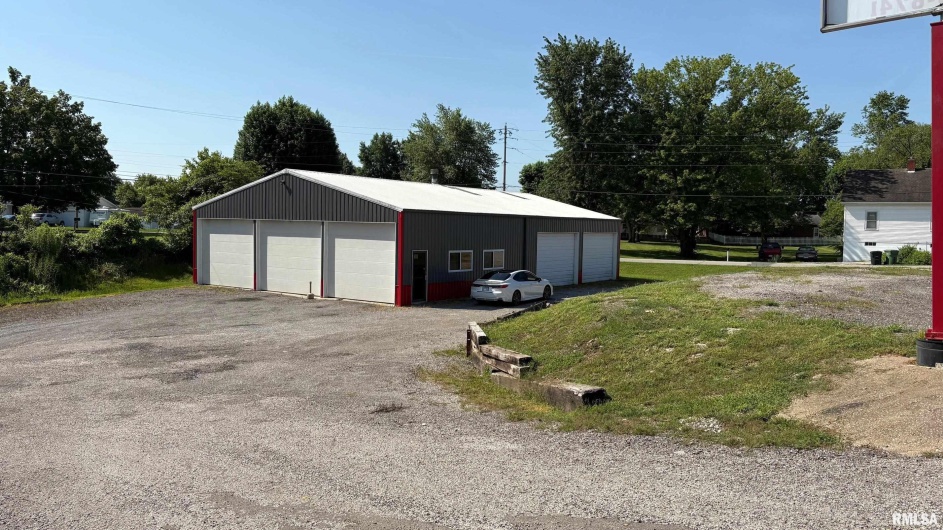 2404 STATE Street, Chester, Illinois 62233, 0 , 0 ,0,Commercial Sale,For Sale,STATE,0,RMAEB458824
