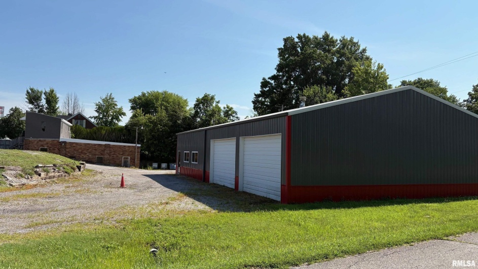 2404 STATE Street, Chester, Illinois 62233, 0 , 0 ,0,Commercial Sale,For Sale,STATE,0,RMAEB458824