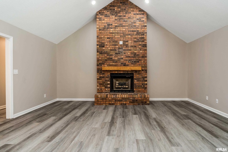 1605 Eugene Lane, Marion, Illinois 62959, 4 Bedrooms Bedrooms, 0 ,3 BathroomsBathrooms,Residential,For Sale,Eugene,0,RMAEB458827
