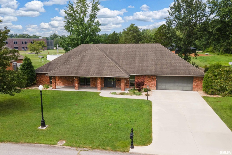 1605 Eugene Lane, Marion, Illinois 62959, 4 Bedrooms Bedrooms, 0 ,3 BathroomsBathrooms,Residential,For Sale,Eugene,0,RMAEB458827