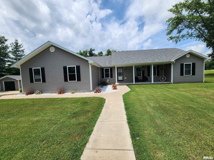 1009 TROLLEY Street, Eldorado, Illinois 62930, 4 Bedrooms Bedrooms, 0 ,2 BathroomsBathrooms,Residential,For Sale,TROLLEY,0,RMAQC4265347