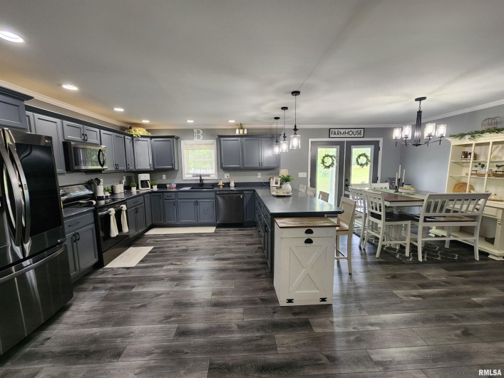 1009 TROLLEY Street, Eldorado, Illinois 62930, 4 Bedrooms Bedrooms, 0 ,2 BathroomsBathrooms,Residential,For Sale,TROLLEY,0,RMAQC4265347