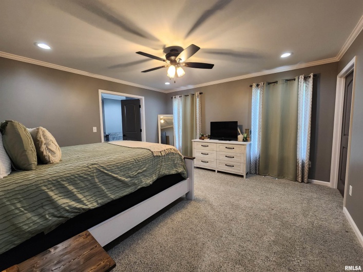 1009 TROLLEY Street, Eldorado, Illinois 62930, 4 Bedrooms Bedrooms, 0 ,2 BathroomsBathrooms,Residential,For Sale,TROLLEY,0,RMAQC4265347