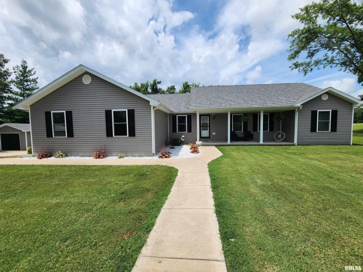 1009 TROLLEY Street, Eldorado, Illinois 62930, 4 Bedrooms Bedrooms, 0 ,2 BathroomsBathrooms,Residential,For Sale,TROLLEY,0,RMAQC4265347