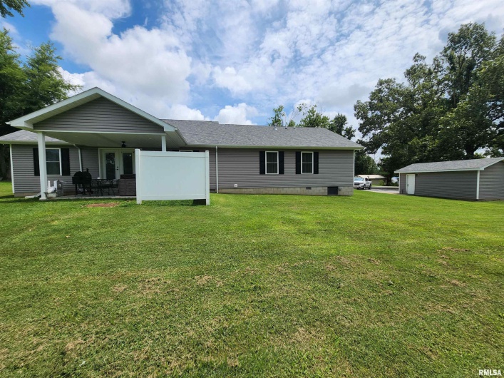 1009 TROLLEY Street, Eldorado, Illinois 62930, 4 Bedrooms Bedrooms, 0 ,2 BathroomsBathrooms,Residential,For Sale,TROLLEY,0,RMAQC4265347
