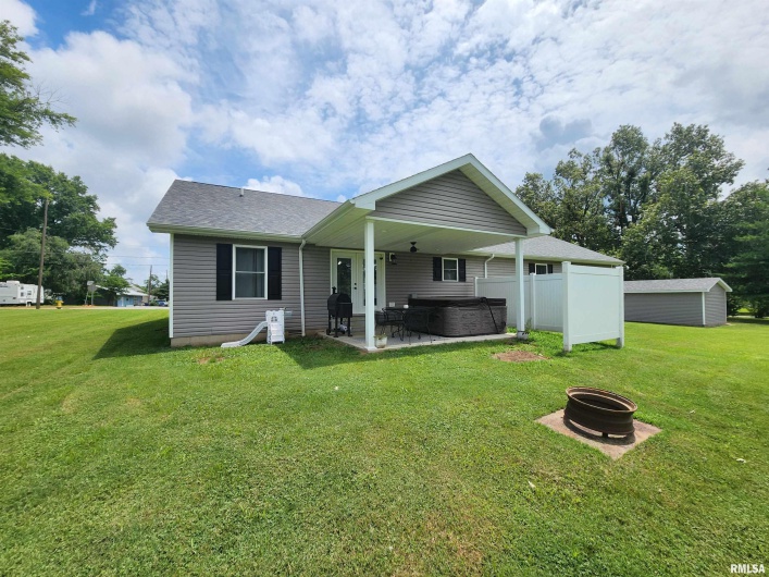 1009 TROLLEY Street, Eldorado, Illinois 62930, 4 Bedrooms Bedrooms, 0 ,2 BathroomsBathrooms,Residential,For Sale,TROLLEY,0,RMAQC4265347