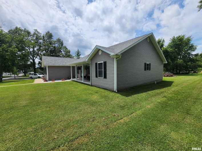 1009 TROLLEY Street, Eldorado, Illinois 62930, 4 Bedrooms Bedrooms, 0 ,2 BathroomsBathrooms,Residential,For Sale,TROLLEY,0,RMAQC4265347